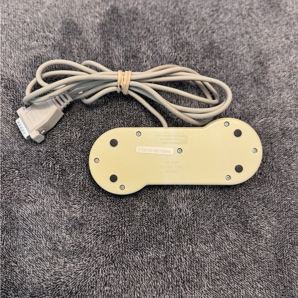 Gravis PC Vintage Gamepad Video Game Controller - Picture 3 of 3